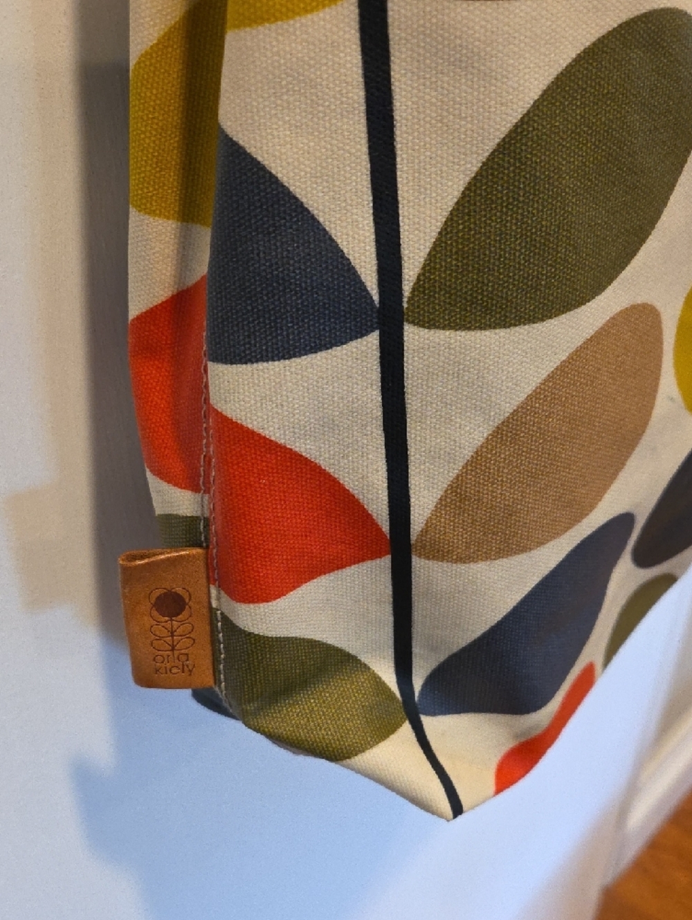 Orla Kiely Classic Multi Stem Midi Crossbody Swing Bag - Picture 3 of 11